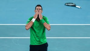 疑惑！杜锋为何坚持用低迷的胡明轩？CBA要迎新王，许钟豪笑嘻嘻